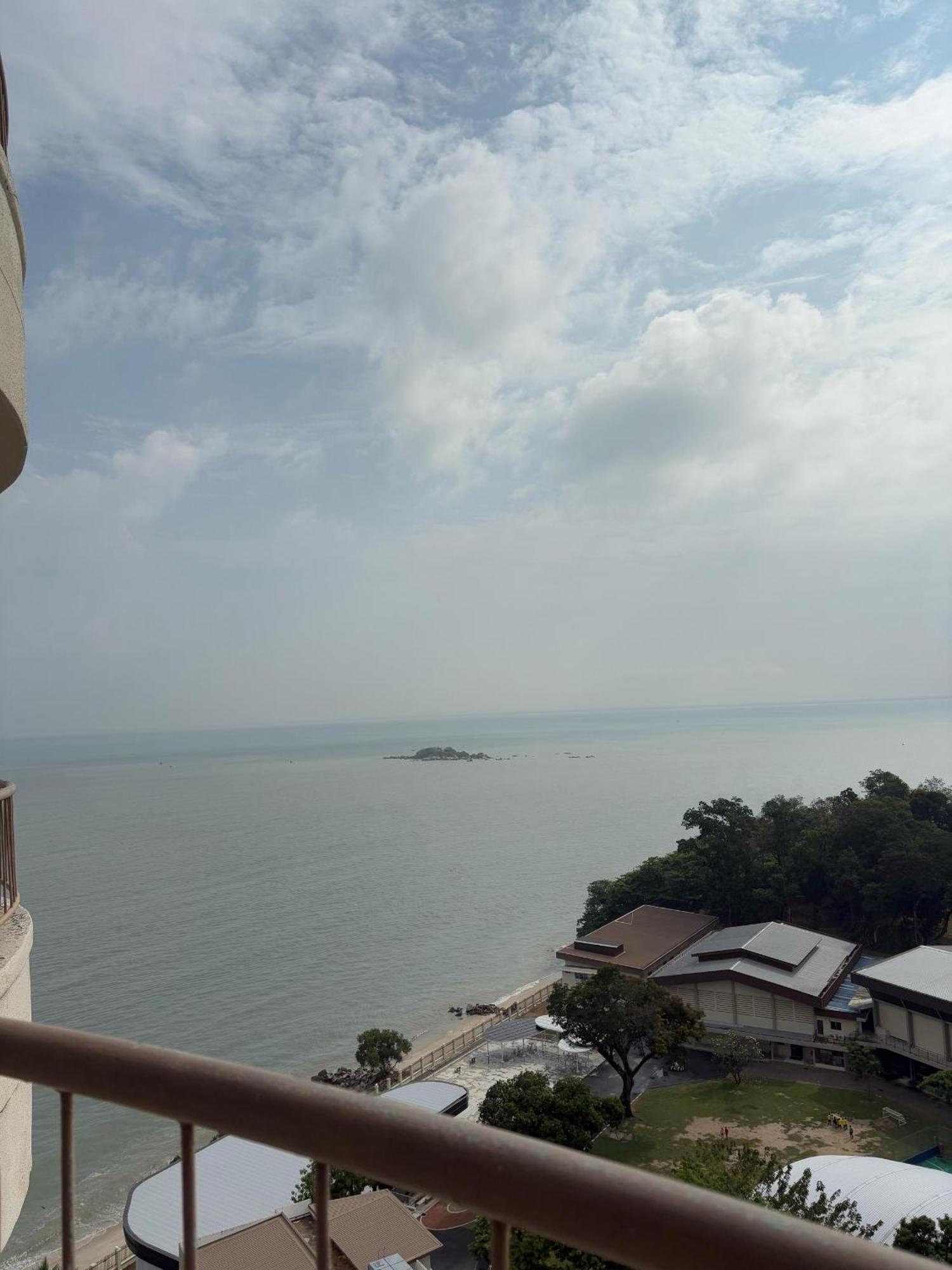 17 Jazz Sweet Beachfront Resort Tanjung Bungah  Bagian luar foto