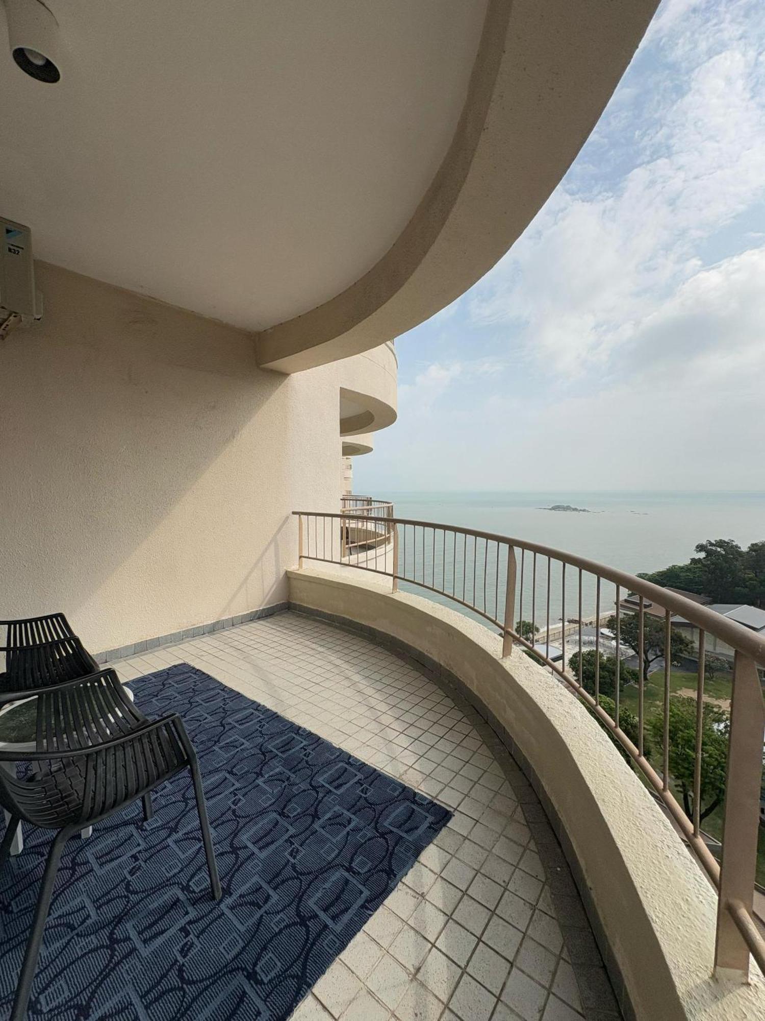 17 Jazz Sweet Beachfront Resort Tanjung Bungah  Bagian luar foto