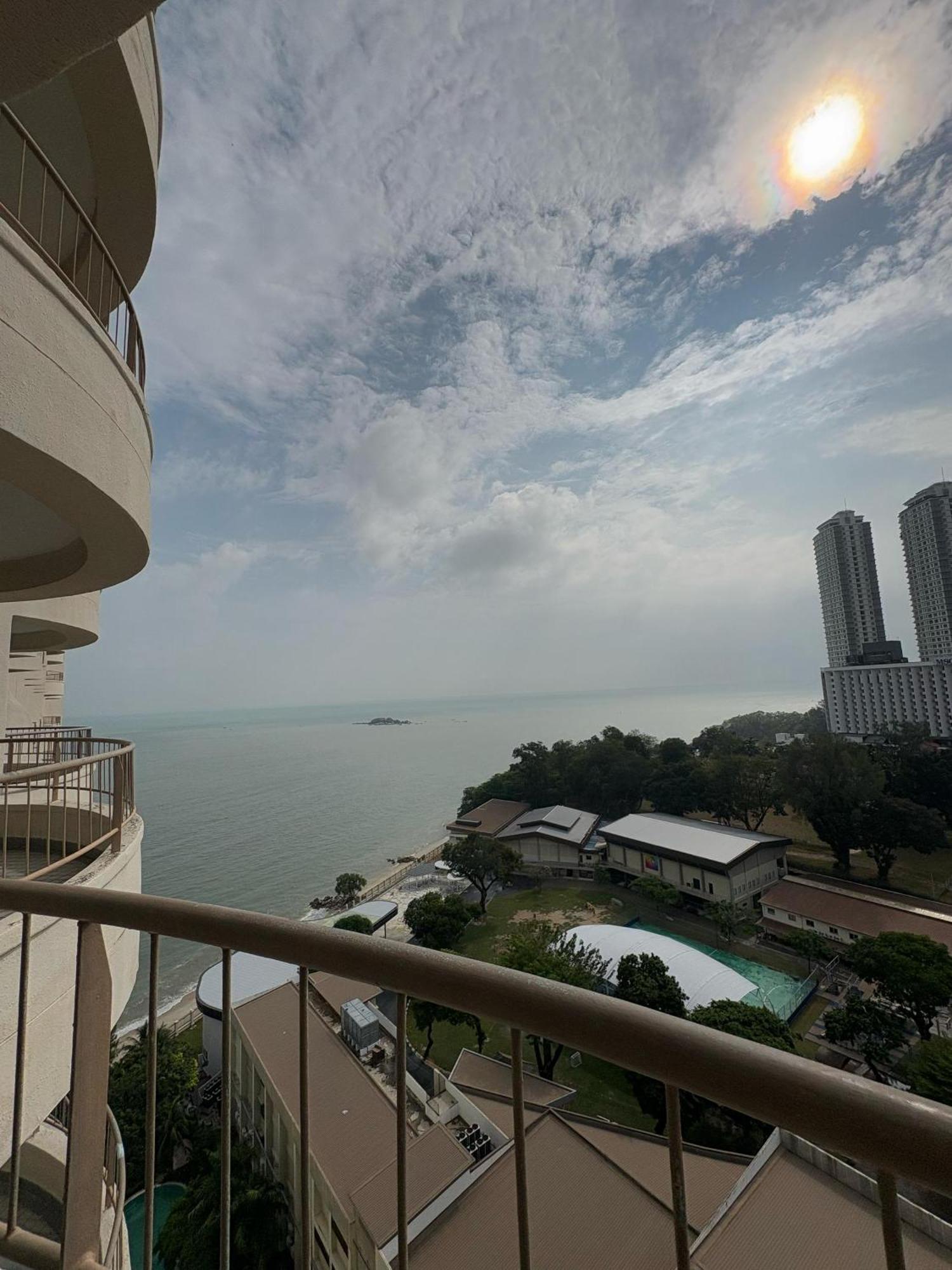 17 Jazz Sweet Beachfront Resort Tanjung Bungah  Bagian luar foto